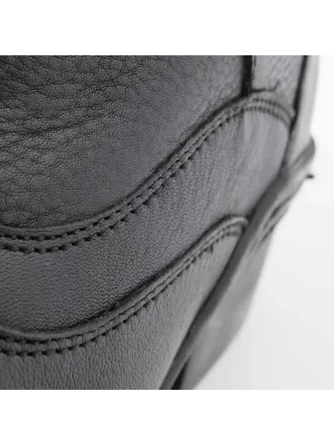 Poolsaapad Lucius Kavalkade